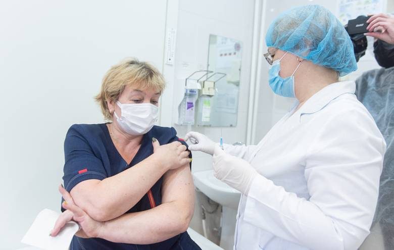 <br />
В Санкт-Петербурге вакцинированные от COVID-19 пенсионеры могут рассчитывать на выплату в 2 000 рублей                