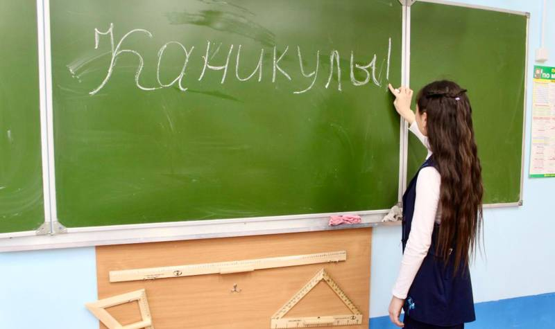 <br />
В Сети распространяются сообщения о продлении каникул в школах РФ в январе 2022 года                