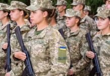 В Украине женщин обязали стать на военный учет