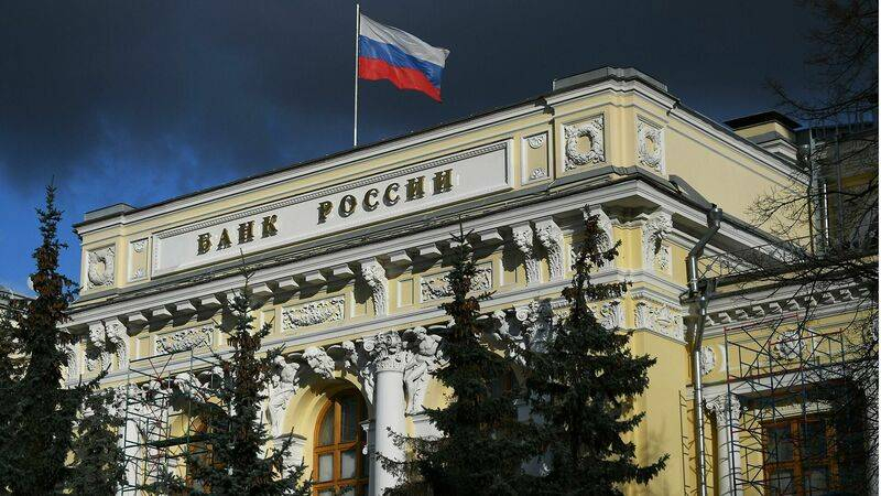 <br />
Возврат к наличке: Банк России начнет контролировать переводы между физлицами                