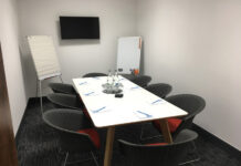 WP: посол США в России научился мыть полы в своем кабинете