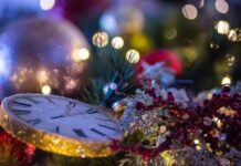 Забытая история современного Нового года: елки в опале и смещенный календарь