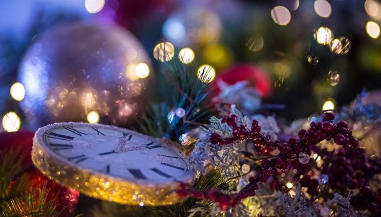 <br />
Забытая история современного Нового года: елки в опале и смещенный календарь                