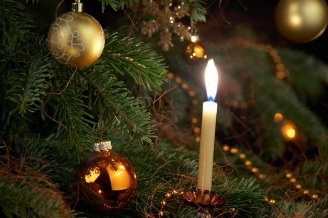 <br />
Забытая история современного Нового года: елки в опале и смещенный календарь                