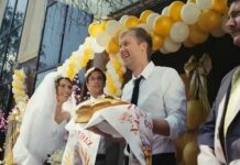 ЗАГСы Москвы начали прием заявлений о заключении брака на объектах транспорта