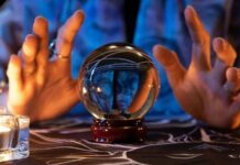 Жуткие предсказания на 2022 год появились на популярном ютуб-канале «Ведьмина изба»