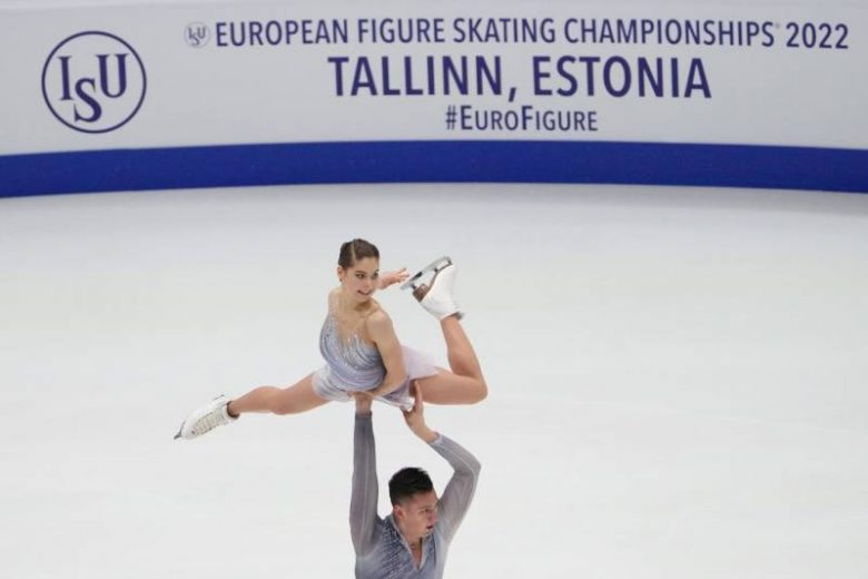 <br />
Анастасия Мишина и Александр Галлямов побили два мировых рекорда и стали чемпионами Европы                