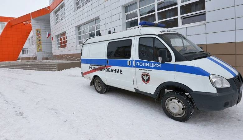 <br />
Эвакуация большинства школ: что произошло в Екатеринбурге                