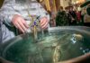 Как правильно на Крещение Господне набирать воду, и почему это нужно делать ночью