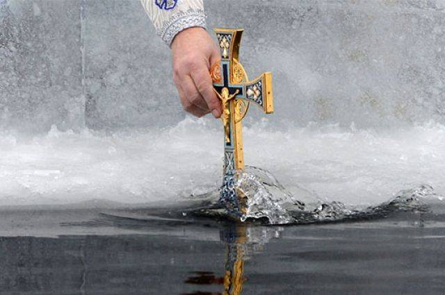 Когда вода, освященная в церкви, перестает быть крещенской