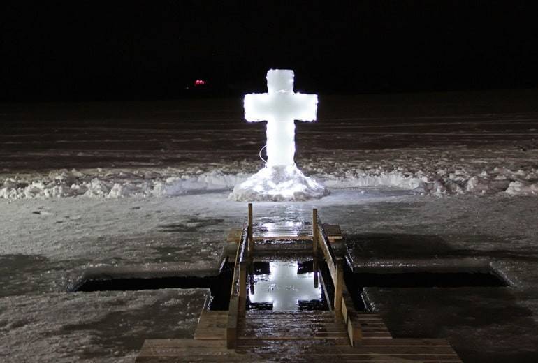 <br />
Крещенская ночь с 18 по 19 января 2022 года, традиции празднования                