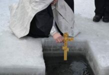 Крещенские купания: как нужно окунаться в прорубь, чтобы не навредить себе