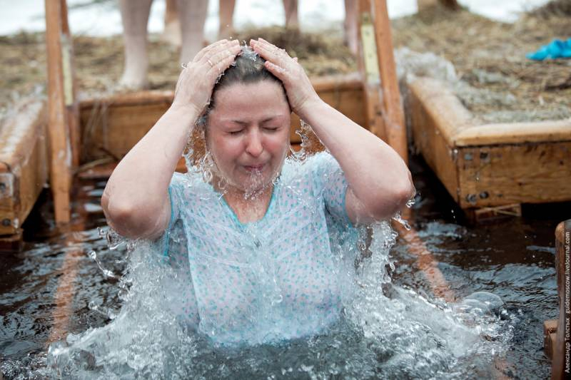 <br />
Крещенские купания: как нужно окунаться в прорубь, чтобы не навредить себе                