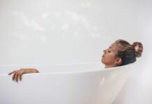 Молитва и купание 19 января на Крещение дома в ванне заменит ныряние в прорубь