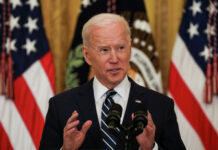 Новогоднее поздравление Байдена с Новым 2022 годом взволновало американцев, есть ли версия на русском языке