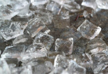 От кубиков льда до горящих свечей: 12 причудливых но рабочих советов помогут вам бросить курить навсегда