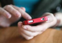 Почему отключили связь в Казахстане и как связаться с родственниками сейчас