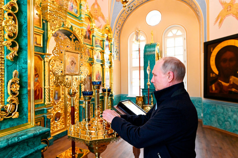 Почему Путина не приехал на рождественское богослужение в храм Христа Спасителя в 2022 году