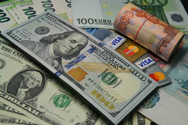 <br />
Почему растет доллар в России, и чего ждать в 2022 году                