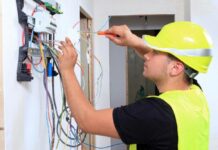 Почему в американских кабелях на одной жиле нет изоляции