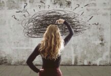 Почему вредно фокусироваться на негативных мыслях и как с этим справиться