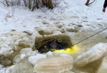 Поиски тела женщины, утонувшей в проруби на Крещение, всё еще продолжаются в Ленинградской области — не нашли