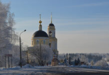 При входе в храм необходимо произнести священные слова и правильно трижды перекреститься