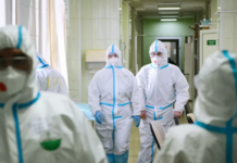 Путин предупредил о новых вспышках COVID-19 в России