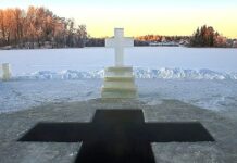 Святая вода и крещенские купания: очередность ритуалов в Крещение и когда идти в храм