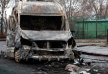 Усиленный военный патруль вышел на улицы Алма-Аты с винтовками наизготове