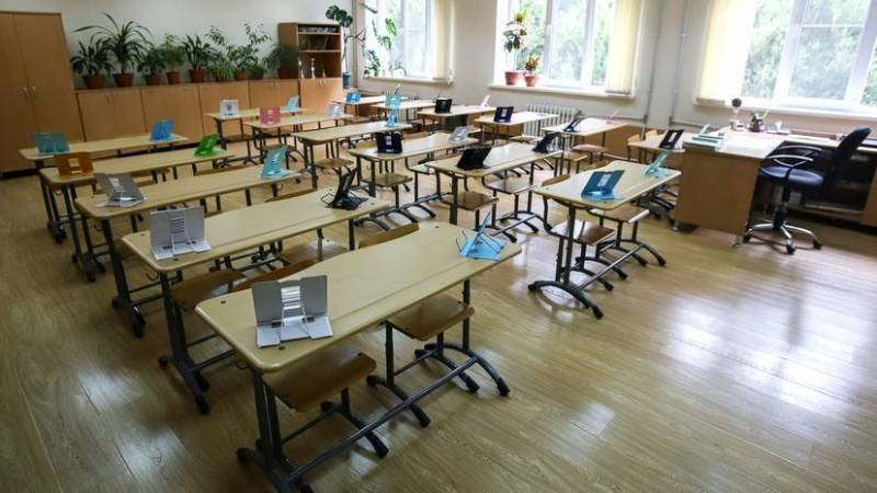 <br />
В Госдуме предложили продлить школьные каникулы до 16 января 2022 года                