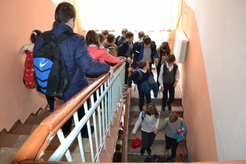 <br />
В России массово эвакуировали школы из-за угроз о минировании в январе 2022 года                