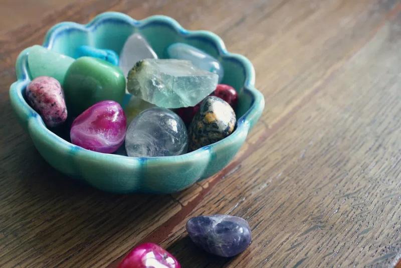 Как выбрать подходящий камень-кристалл для вас: 6 необходимых лечебных инструментов