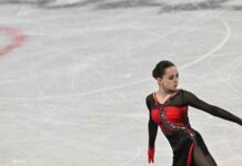 Камила Валиева вернулась в Москву, но общаться с фанатами не захотела