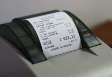 Почему специалист Касаткина советует россиянам забирать чеки из магазинов