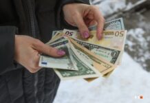 Правда или нет, что сейчас надо скупать доллары и евро? Прогноз от экономистов на курс доллара в зависимости от политической обстановки