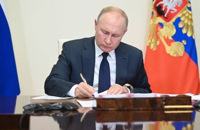 <br />
Путин подписал указ по Донбассу – Россия признала ДНР и ЛНР                