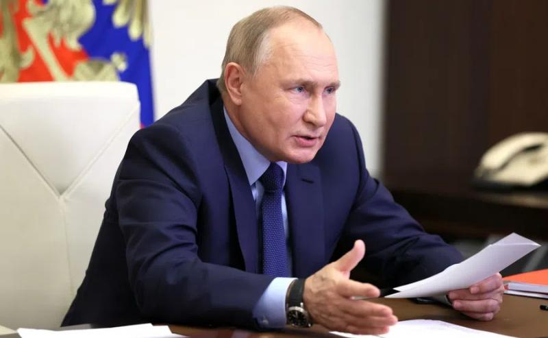 Путин приказал выплатить каждому беженцу из Донбасса по 10 000 рублей