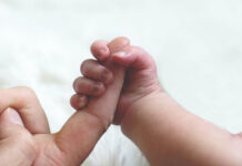 В Санкт-Петербурге умер трехмесячный ребенок после того, как мать накормила его коровьим молоком