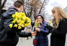 В связи с праздником 8 марта в 2022 году выходных нерабочих дней у россиян будет больше