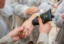 Чем в России заменят европейскую косметику и зубные коронки