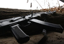 Глава МВД Украины сообщил, что выдали гражданам страны десятки тысяч автоматов