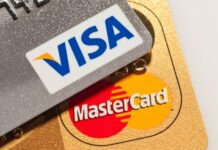 Какие карты перестанут работать, клиенты каких пяти банков, попавших под санкции, не смогут расплачиваться картами в России?