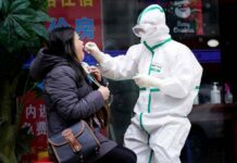 Китай вновь ввел полный карантин в ряде городов из-за вспышки коронавируса