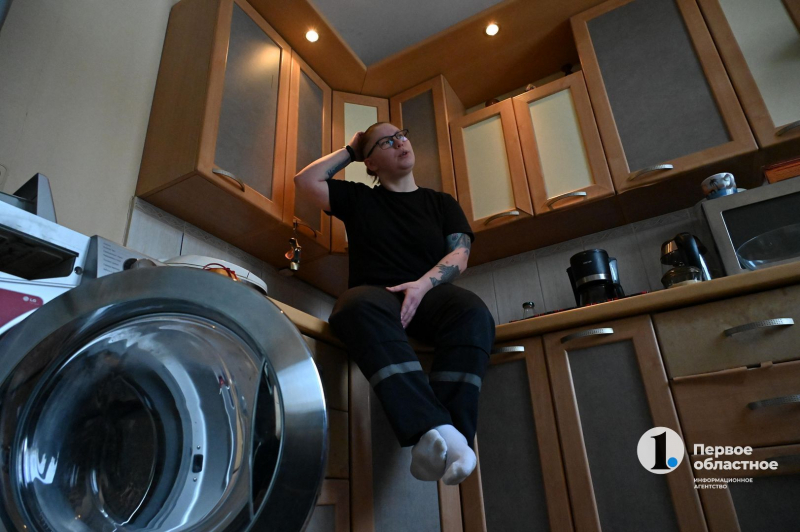 Мастер Маша из Челябинска чинит стиральные машины