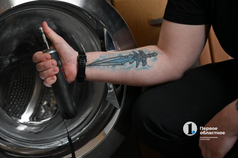 Мастер Маша из Челябинска чинит стиральные машины
