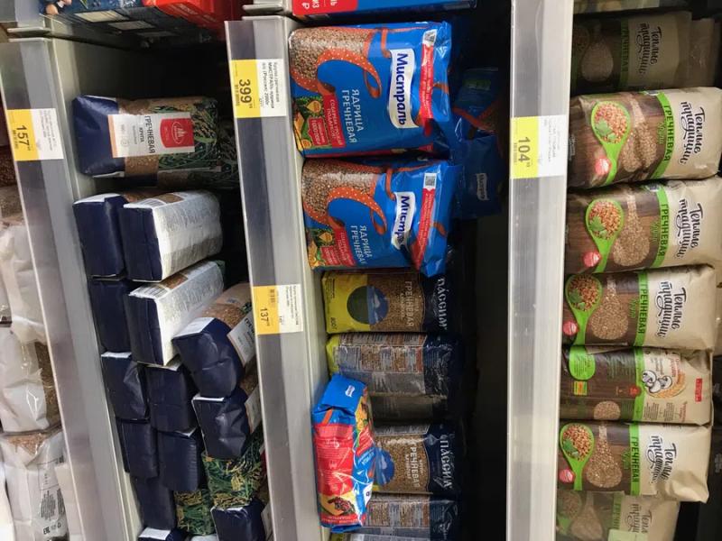 Россияне скупают сахар и гречку мешками в магазинах: исторический страх «голода» толкает людей к нелогическому экономическому поведению