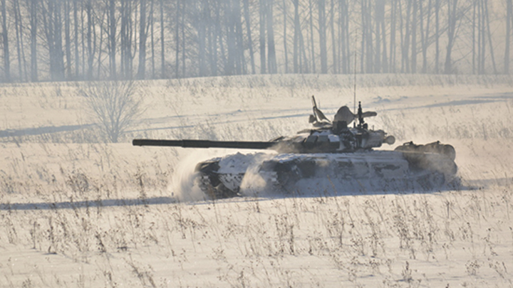 Сводка шестого дня военной спецоперации на Донбассе на 1 марта: к Киеву двигается танковая колонна в 65 км, обстрелы в Горловке, окружение ВСУ — последние новости