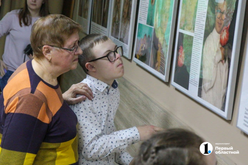 В Челябинске прошла благотворительная фотовыставка «Дети — цветы жизни»
