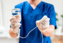 Вывод из запоя на дому: экстренная помощь в деликатной ситуации